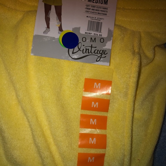 Yellow velvet shorts - Picture 2 of 2